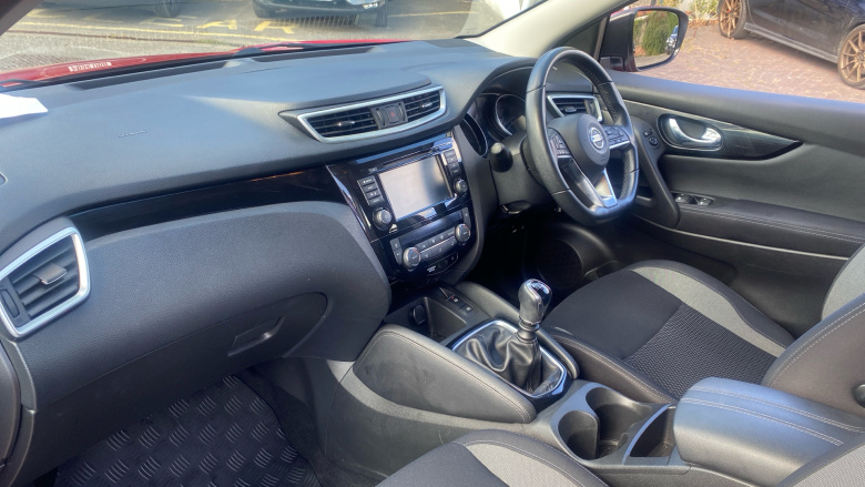 Nissan Qashqai 1.3 DiG-T Acenta Premium 5dr Petrol Hatchback